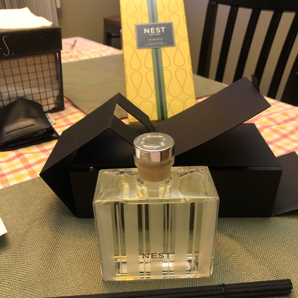 Nest New York Grapefruit Reed Diffuser brand new in box never used - Picture 7 of 7
